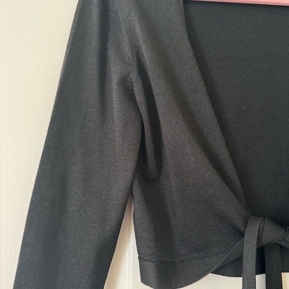 🔥🌞Ann Taylor Cropped Black Tie-Front Cardigan - Picture 2 of 6